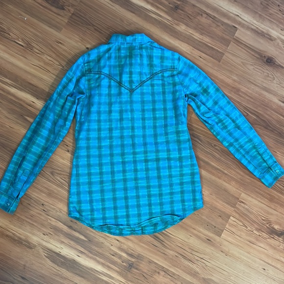 Wrangler Rock 47 button down Medium - Picture 2 of 4